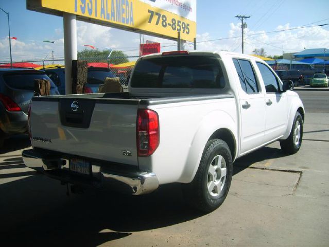 Nissan Frontier 2005 photo 2