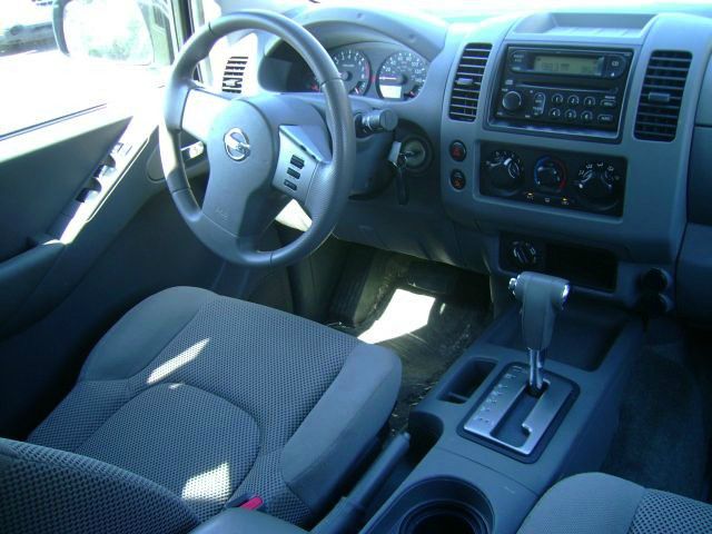 Nissan Frontier 2005 photo 2