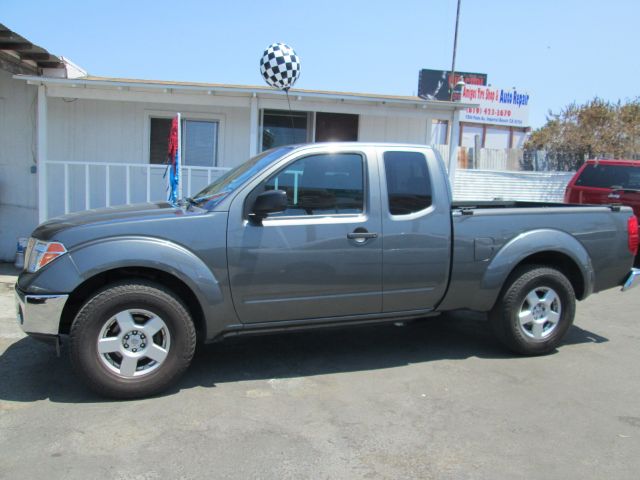 Nissan Frontier 2005 photo 2