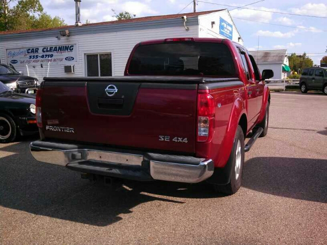 Nissan Frontier SE Pickup Truck