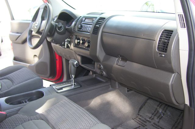 Nissan Frontier 2006 photo 2