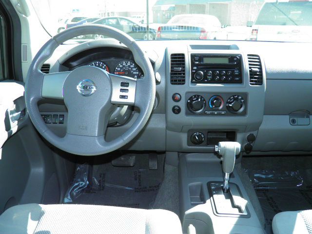 Nissan Frontier 2006 photo 2