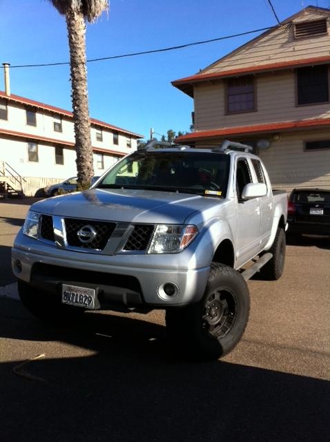 Nissan Frontier GLS Touring A/T Crew Cab Pickup