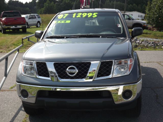 Nissan Frontier 2007 photo 2