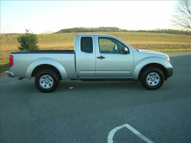 Nissan Frontier 2007 photo 2