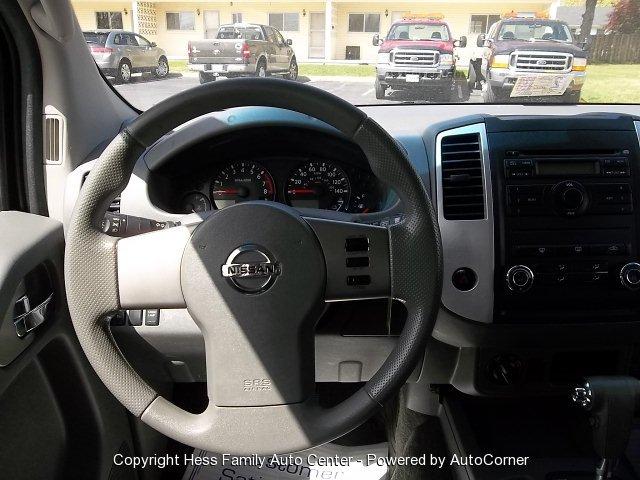 Nissan Frontier 2009 photo 2