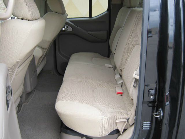 Nissan Frontier 2010 photo 2