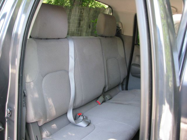 Nissan Frontier 2010 photo 3