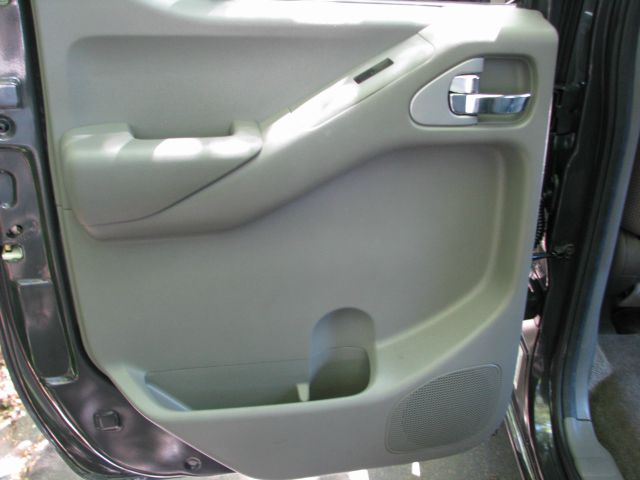 Nissan Frontier 2010 photo 8