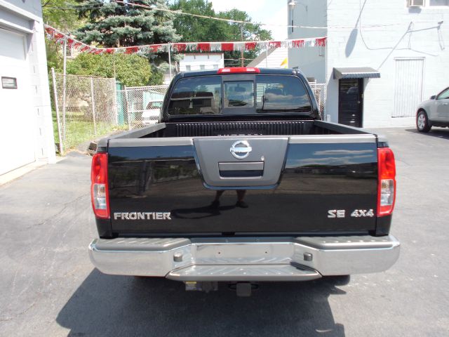 Nissan Frontier 2010 photo 2