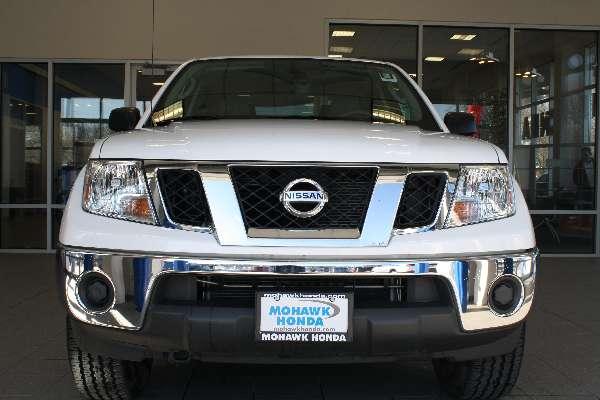 Nissan Frontier 2010 photo 1