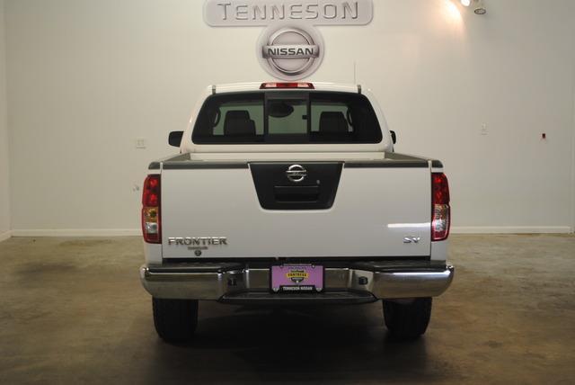 Nissan Frontier 2011 photo 9