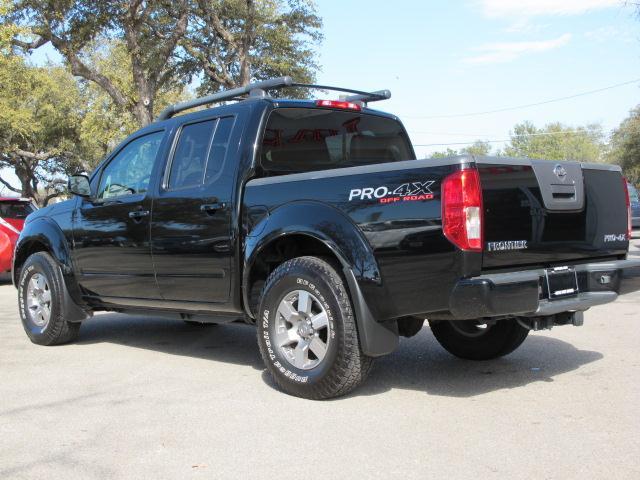 Nissan Frontier 2011 photo 0