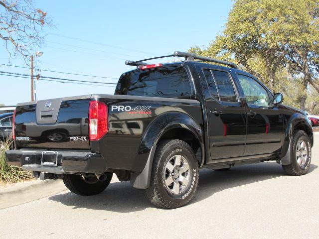 Nissan Frontier 2011 photo 1