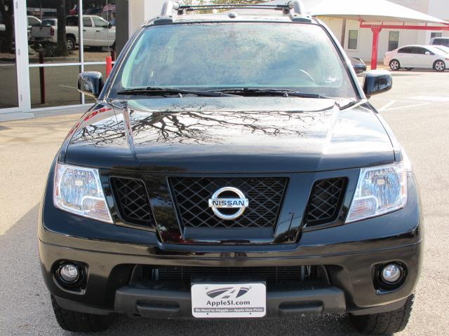 Nissan Frontier 2011 photo 2