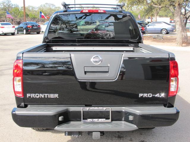 Nissan Frontier 2011 photo 3