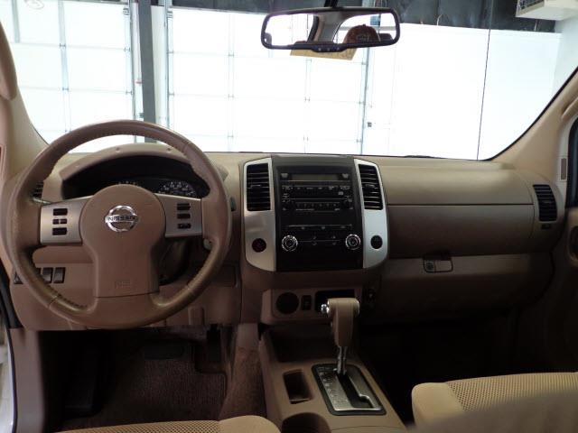 Nissan Frontier 2011 photo 10