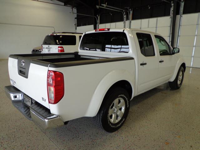 Nissan Frontier 2011 photo 3