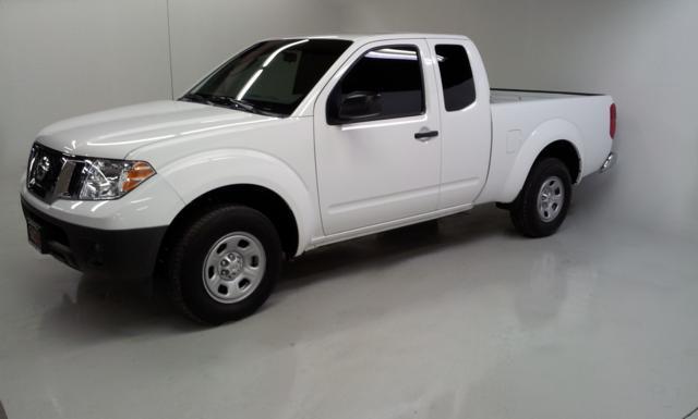 Nissan Frontier XR Pickup