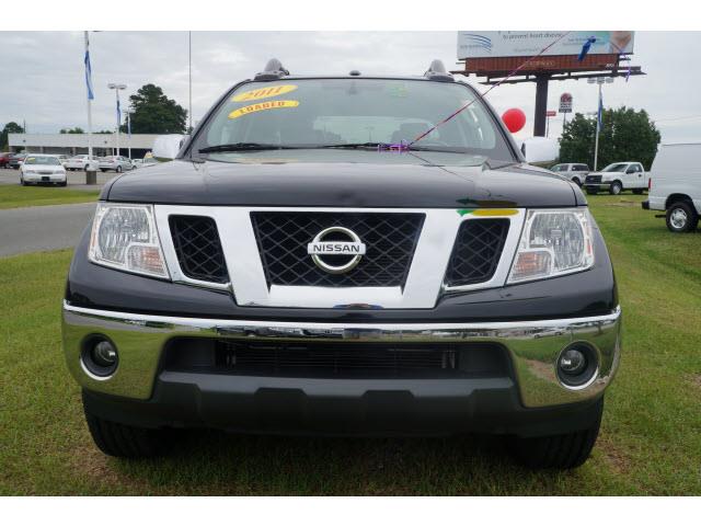 Nissan Frontier 2011 photo 2