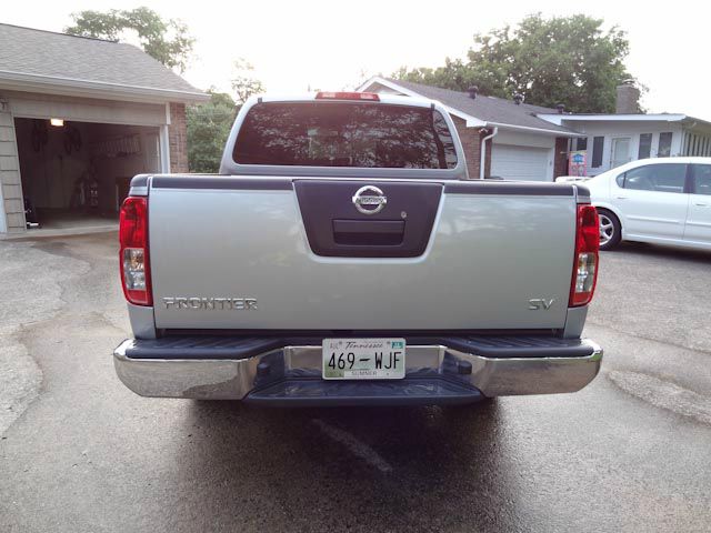 Nissan Frontier 2011 photo 2