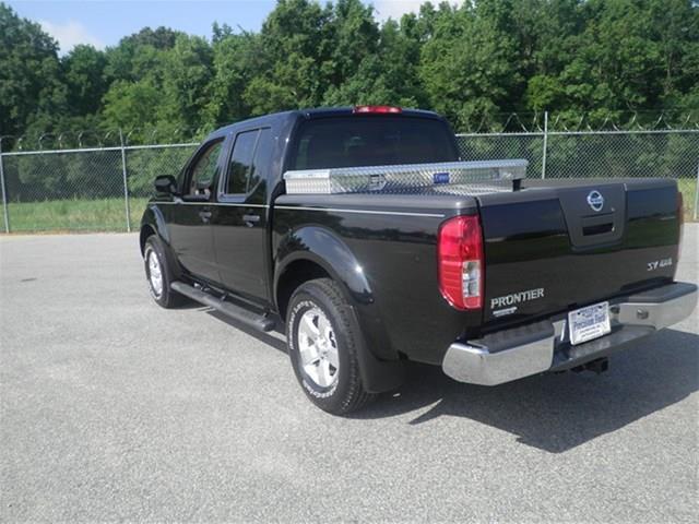 Nissan Frontier 2012 photo 2