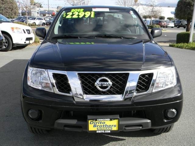 Nissan Frontier 2012 photo 2