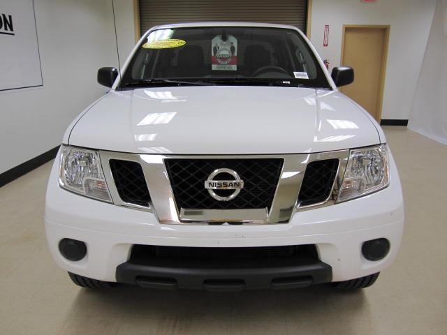 Nissan Frontier 2012 photo 2