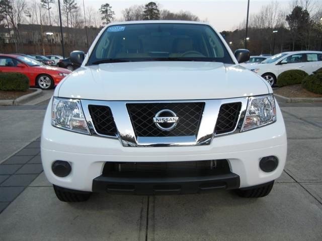 Nissan Frontier 2012 photo 2