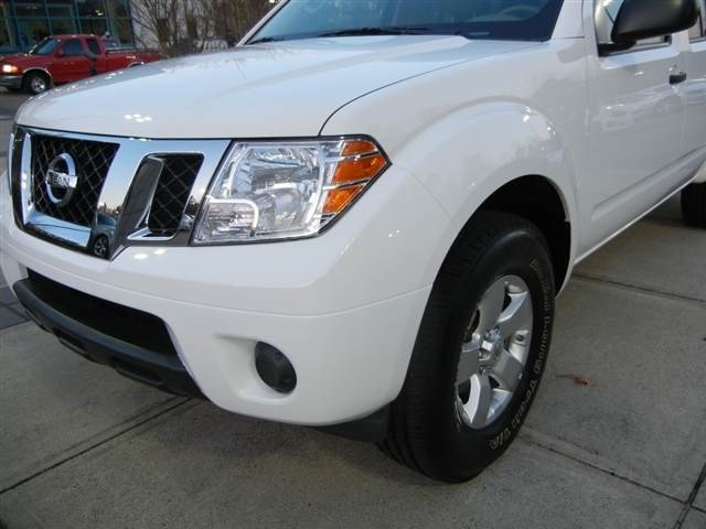 Nissan Frontier 2012 photo 3