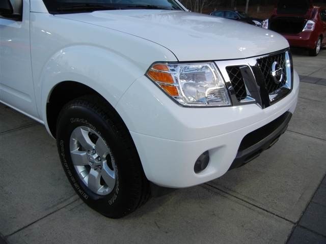 Nissan Frontier 2012 photo 5