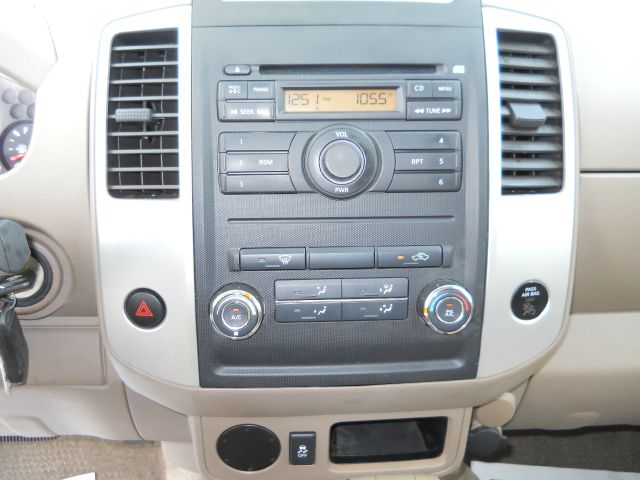 Nissan Frontier 2012 photo 2