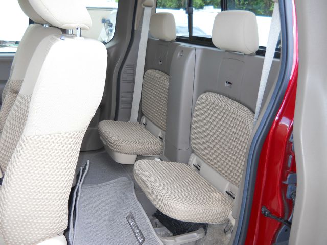 Nissan Frontier 2012 photo 8