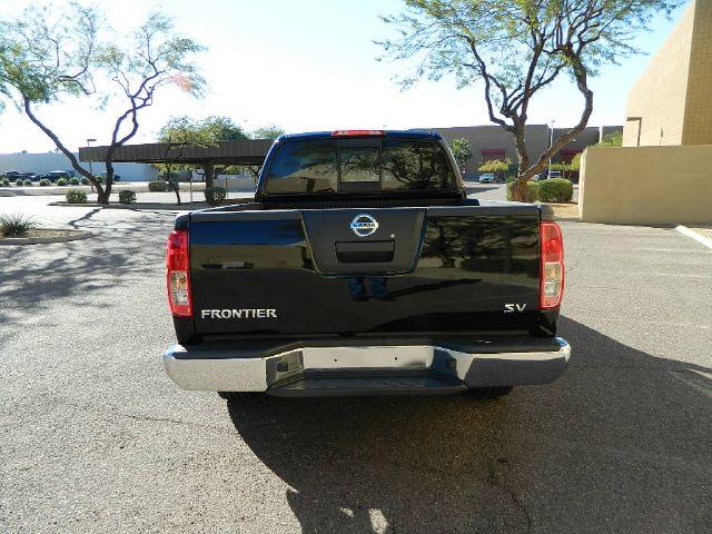 Nissan Frontier 2012 photo 3