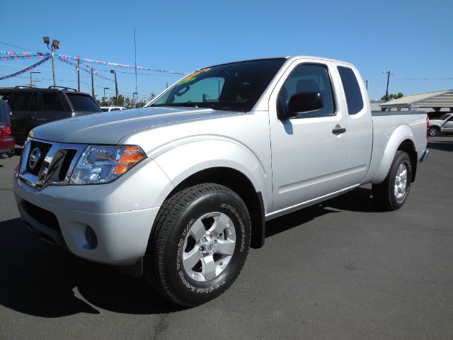 Nissan Frontier 2012 photo 3