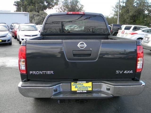 Nissan Frontier 2012 photo 2