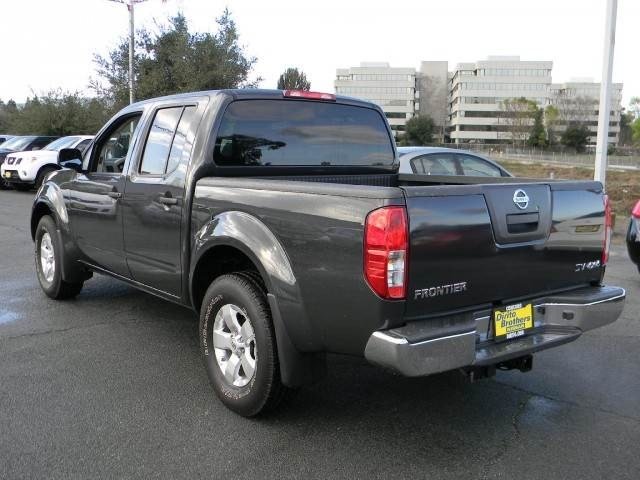 Nissan Frontier 2012 photo 3