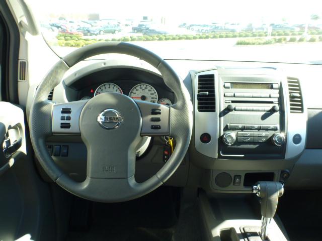 Nissan Frontier 2012 photo 2
