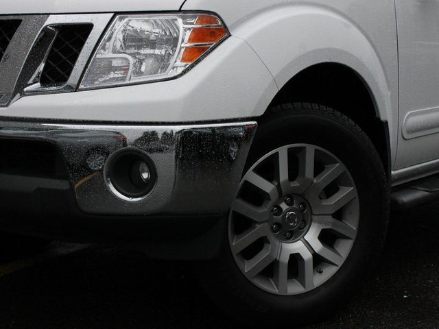 Nissan Frontier 2012 photo 2