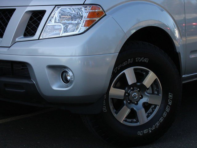 Nissan Frontier 2012 photo 3