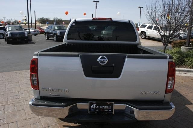 Nissan Frontier 2012 photo 3