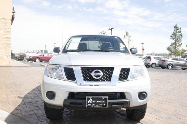 Nissan Frontier 2012 photo 5