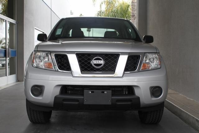 Nissan Frontier 2012 photo 3