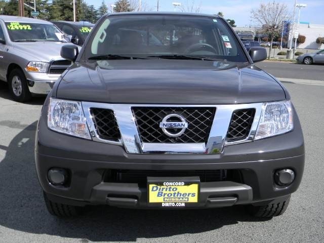 Nissan Frontier 2012 photo 1