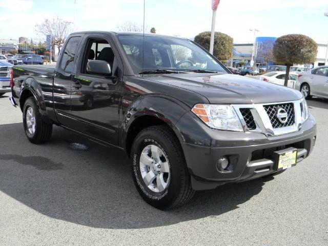 Nissan Frontier 2012 photo 2