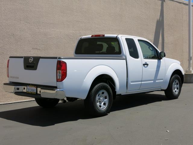 Nissan Frontier 2012 photo 3