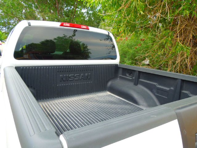 Nissan Frontier 2012 photo 2