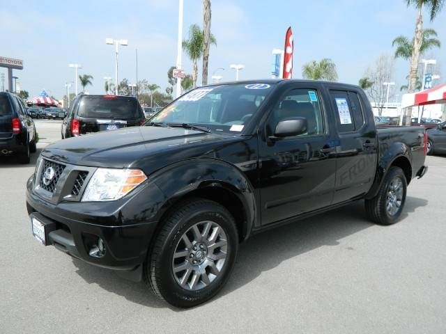 Nissan Frontier 2012 photo 2