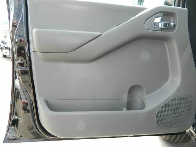 Nissan Frontier 2012 photo 5