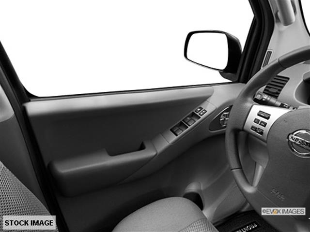 Nissan Frontier 2013 photo 1